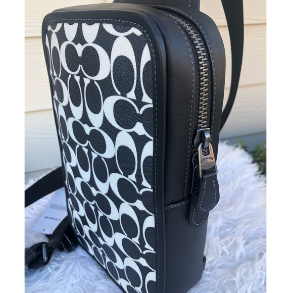 New Coach Sullivan Pack in Signature Canvas & Leather Black/Chalk Men Bag - Picture 3 of 7